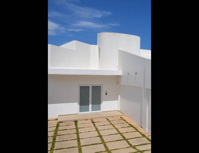 5 BEDROOM HOUSE FOR SALE IN JEFFREYS BAY CENTRAL